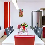 Palm Tree Apartment *