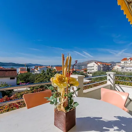 Palm Tree Apartment *