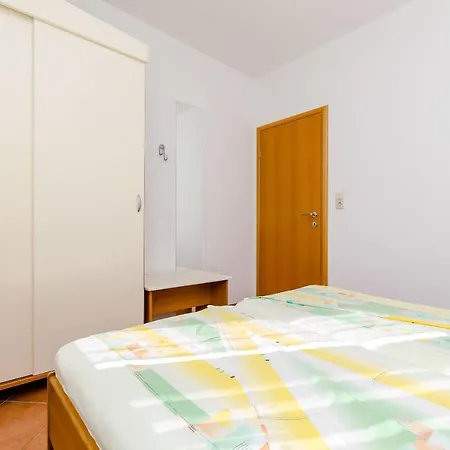 Apartment Palm Tree *