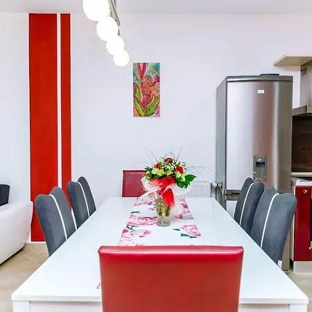 Palm Tree Apartment *